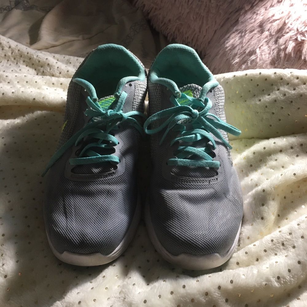 sneakers - Picture 2 of 2